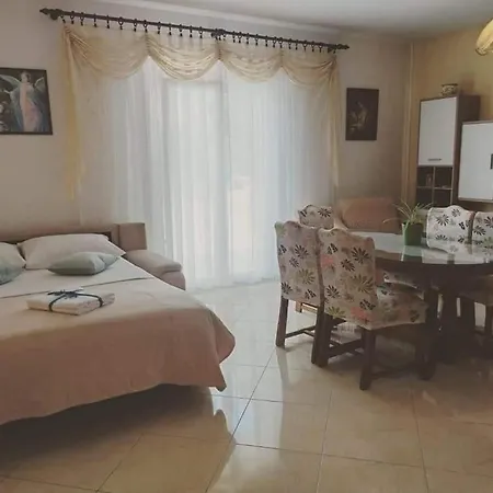 Lana Apartment *