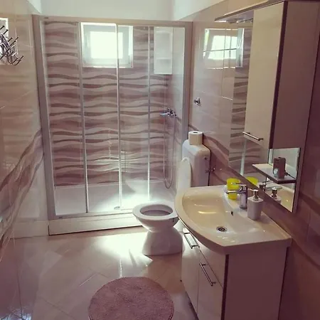 Lana Apartment *