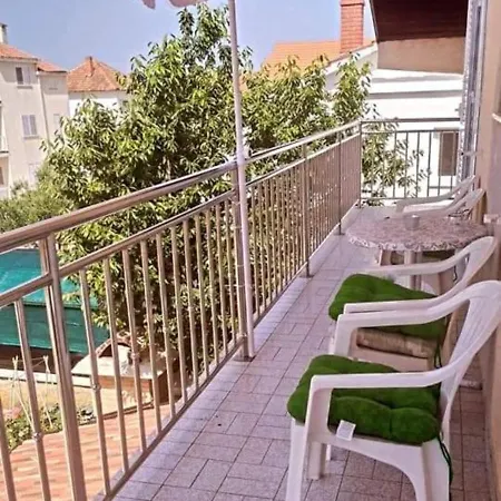 Lana Daire Biograd Na Moru