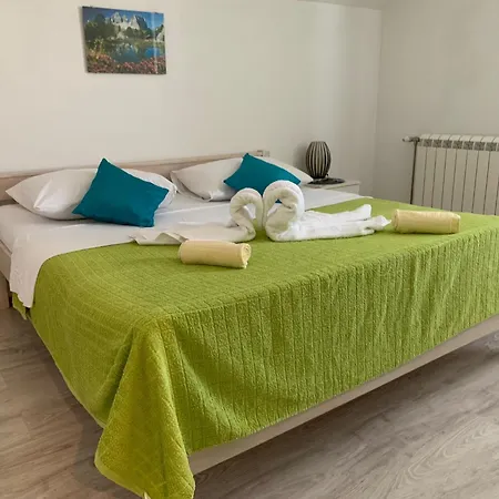 公寓 Lana 比奥格勒·纳·莫鲁