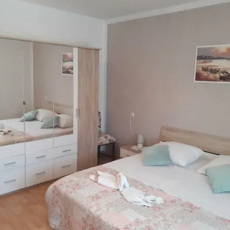 Lana * Biograd Na Moru